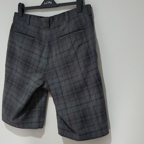 NIKE golf black and grey 34" waist Dri-fit shorts - Picture 4 of 7